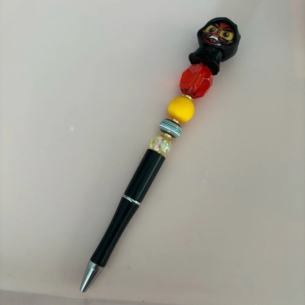 Disney Doorables: Star Wars: Darth Maul in hood handmade beaded pen